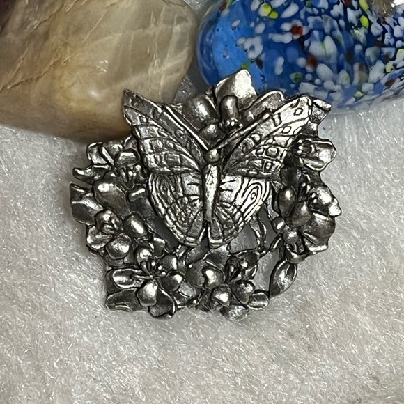 Birds And Blooms Limited Edition Brooch - Picture 1 of 9